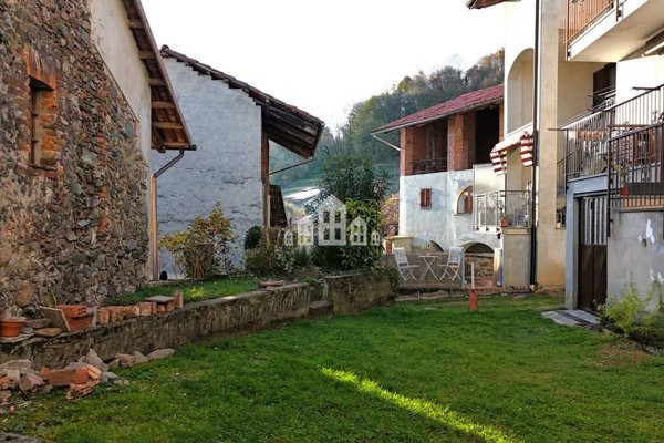 casa indipendente in vendita a Strambinello