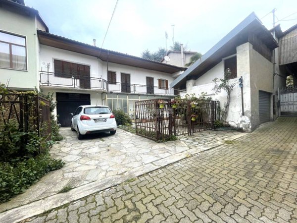 casa indipendente in vendita a Strambino