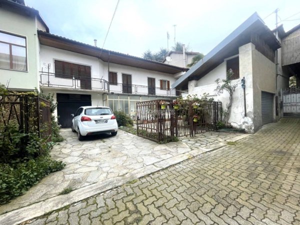 casa indipendente in vendita a Strambino