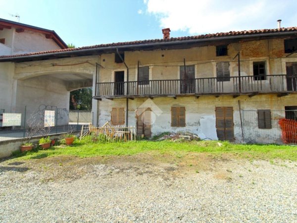 casa indipendente in vendita a Strambino