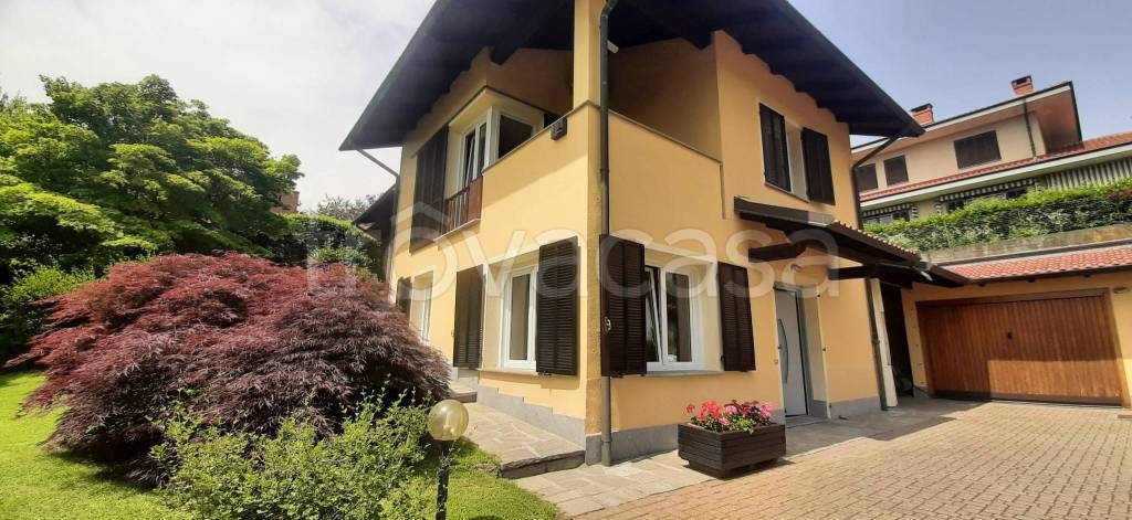 casa indipendente in vendita a Strambino
