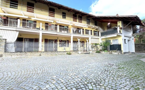 casa indipendente in vendita a Strambino in zona Realizio