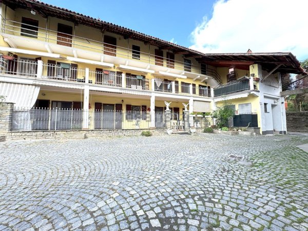 casa indipendente in vendita a Strambino in zona Realizio
