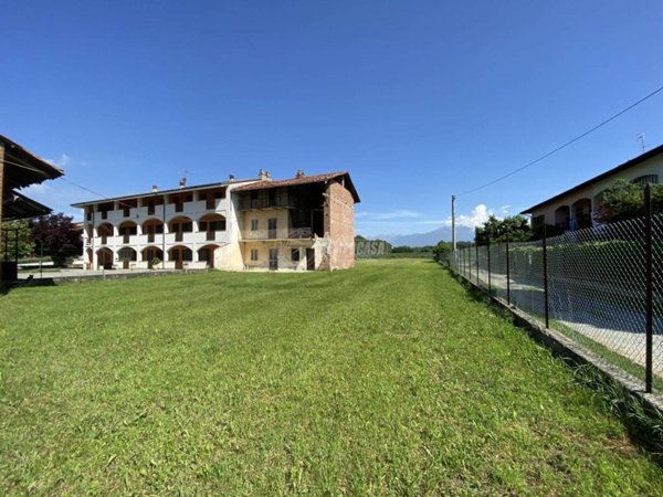 casa indipendente in vendita a Strambino in zona Realizio