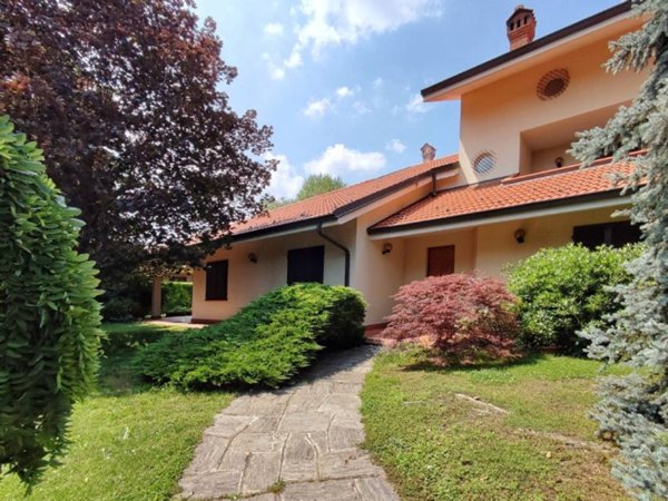 casa indipendente in vendita a Strambino