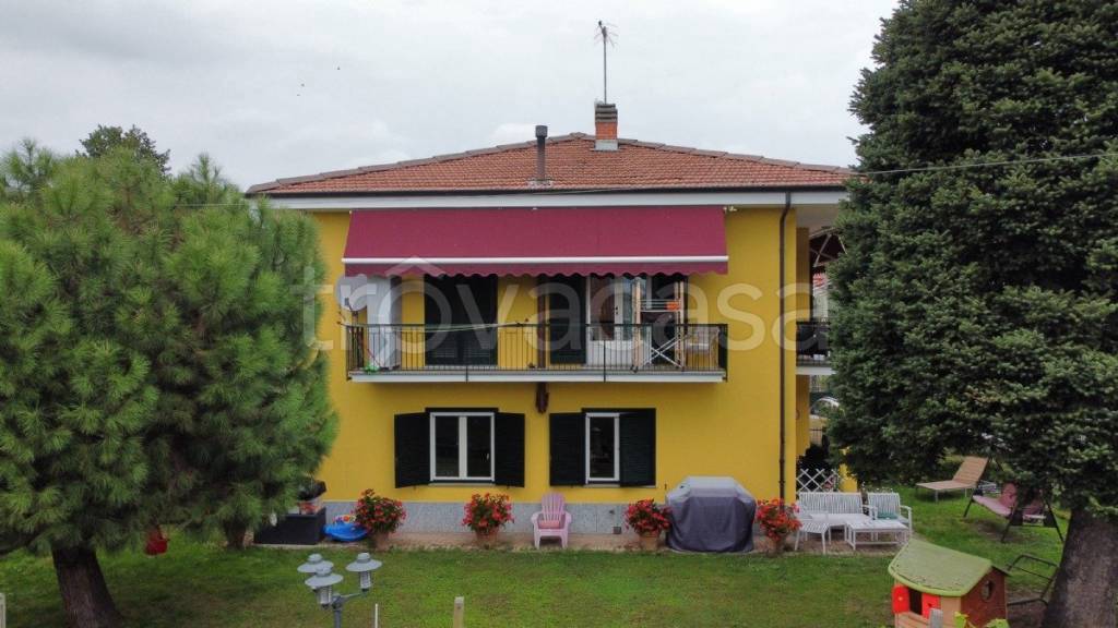 casa indipendente in vendita a Strambino