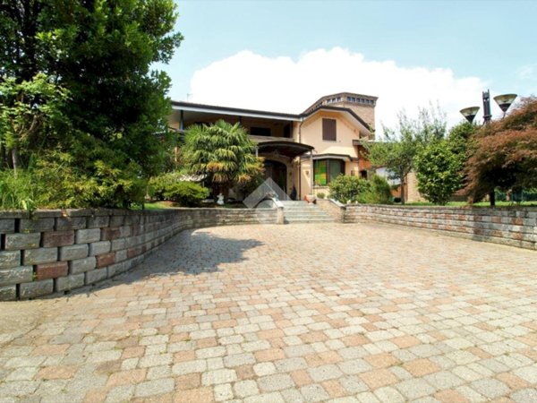 casa indipendente in vendita a Strambino