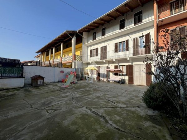 casa indipendente in vendita a Strambino
