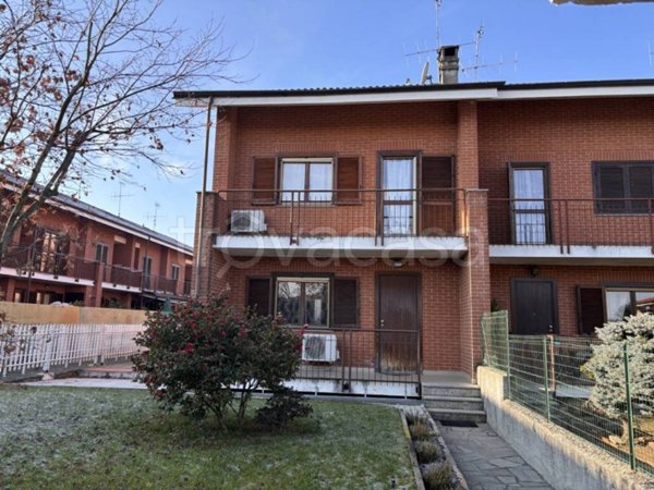 casa indipendente in vendita a Strambino