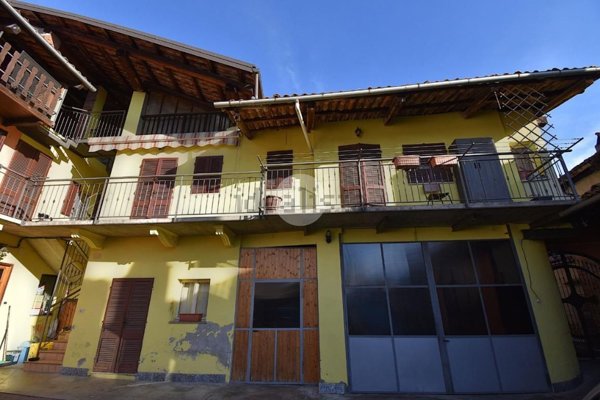casa indipendente in vendita a Strambino