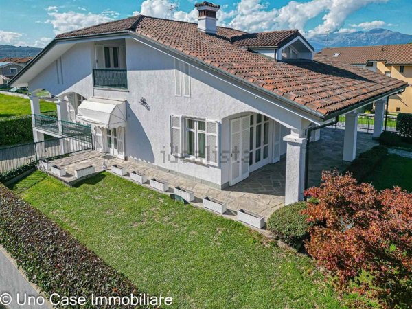casa indipendente in vendita a Strambino