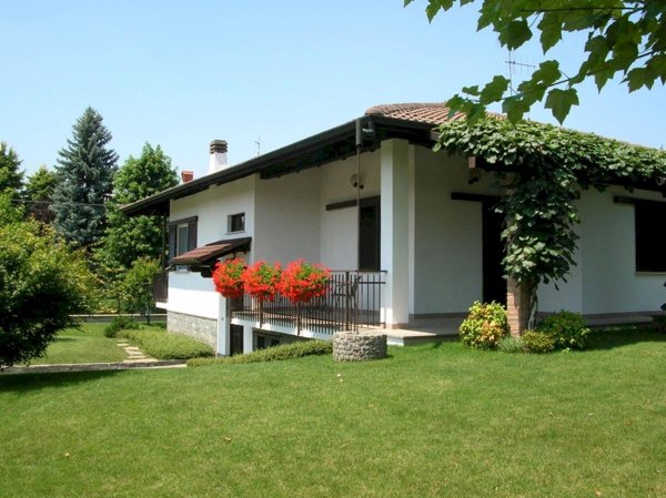 casa indipendente in vendita a Strambino