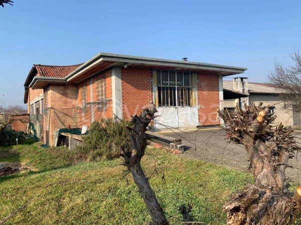 locale commerciale in vendita a Strambino