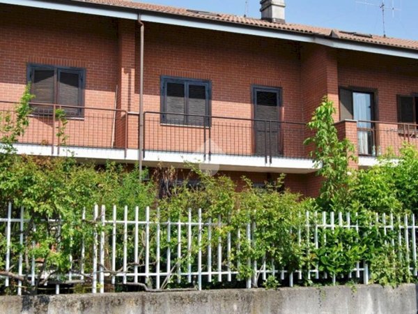 casa indipendente in vendita a Strambino