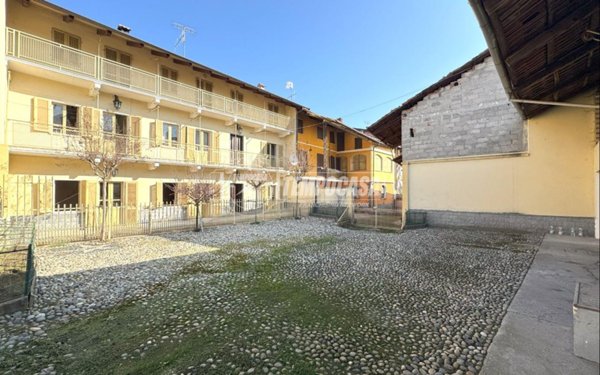 casa indipendente in vendita a Strambino in zona Cerone