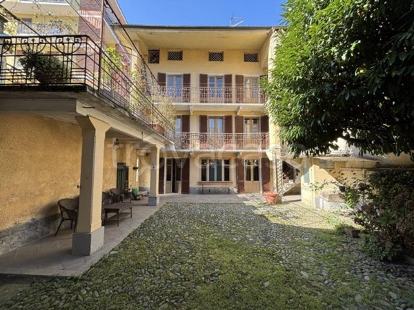 casa indipendente in vendita a Strambino