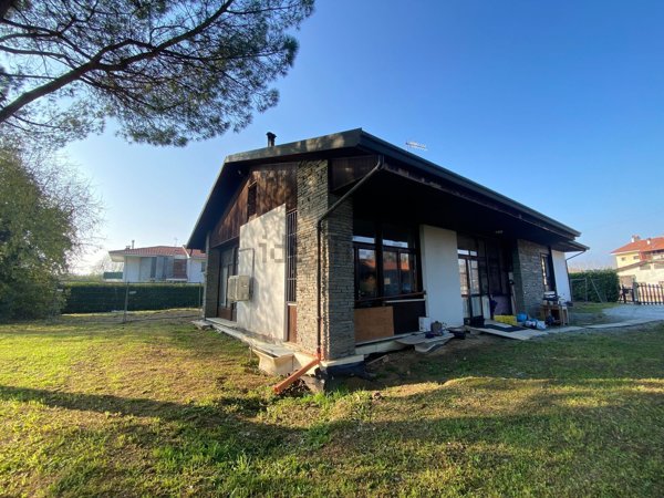 casa indipendente in vendita a Strambino