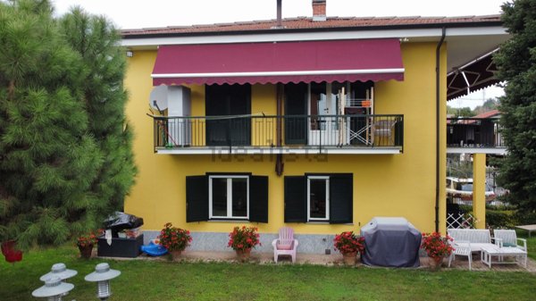 casa indipendente in vendita a Strambino