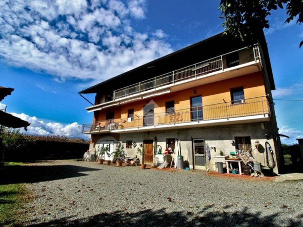 casa indipendente in vendita a Strambino