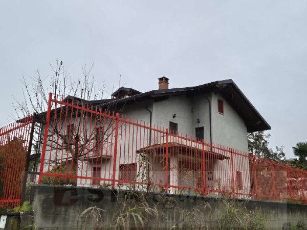casa indipendente in vendita a Strambino