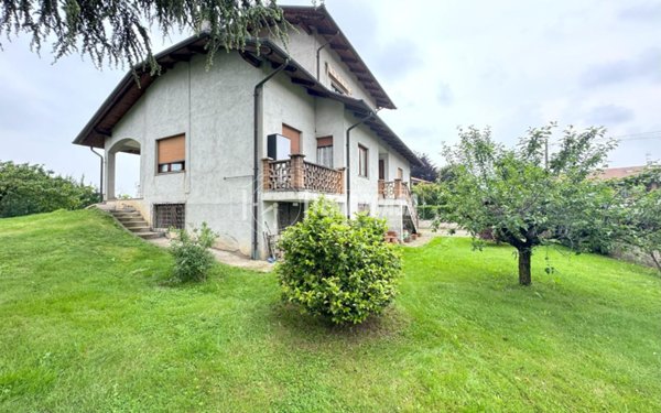 casa indipendente in vendita a Strambino