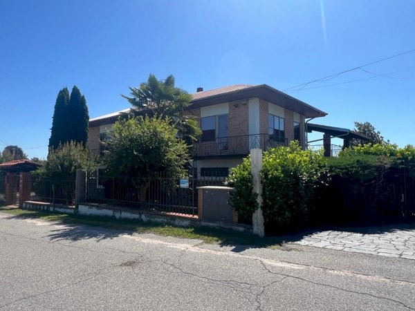casa indipendente in vendita a Strambino in zona Realizio