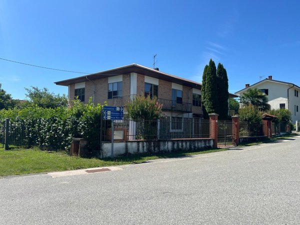 casa indipendente in vendita a Strambino in zona Realizio