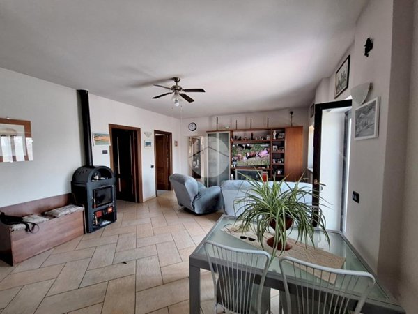 casa indipendente in vendita a Strambino