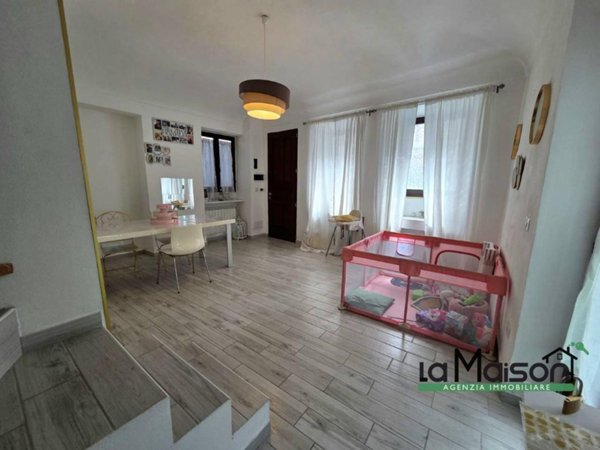 casa indipendente in vendita a Strambino
