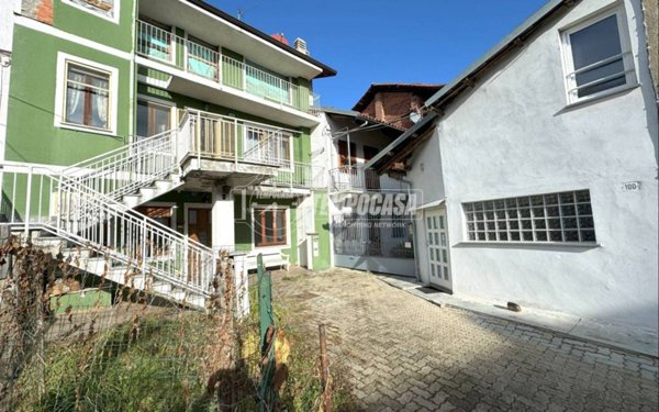 casa indipendente in vendita a Strambino