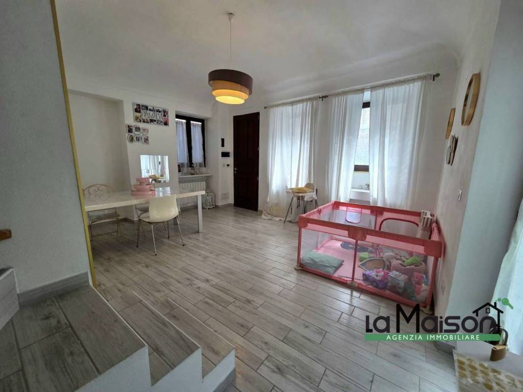 casa indipendente in vendita a Strambino