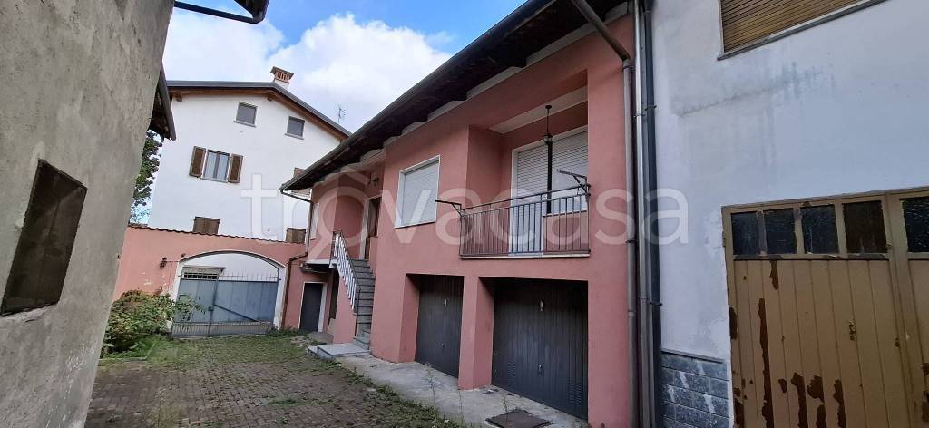 casa indipendente in vendita a Strambino