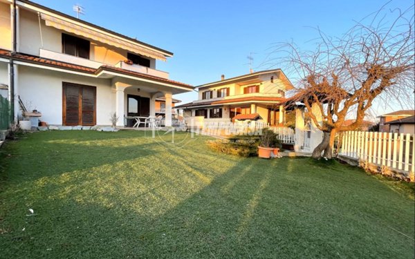 casa indipendente in vendita a Strambino in zona Cerone