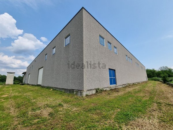 capannone in vendita a Strambino