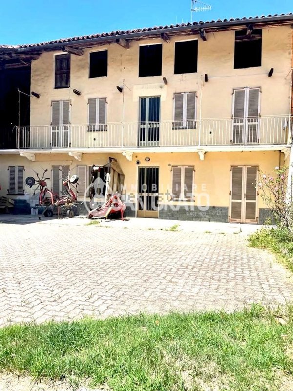 casa indipendente in vendita a Strambino