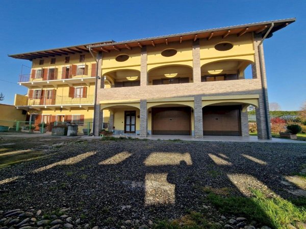 casa indipendente in vendita a Strambino in zona Cerone