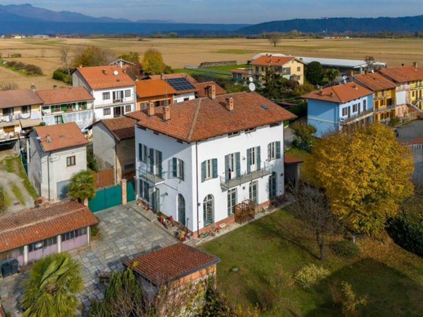 casa indipendente in vendita a Strambino