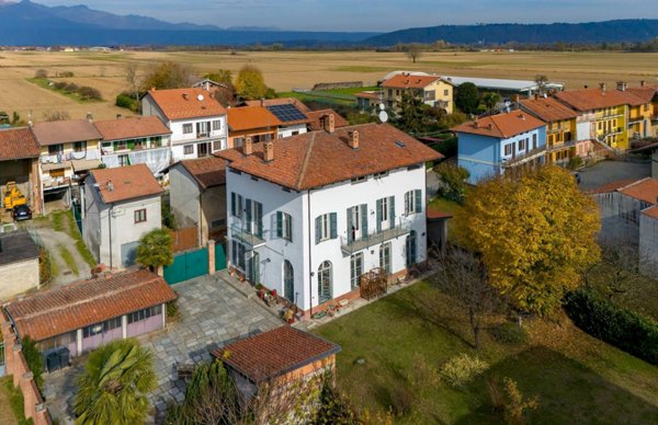 casa indipendente in vendita a Strambino