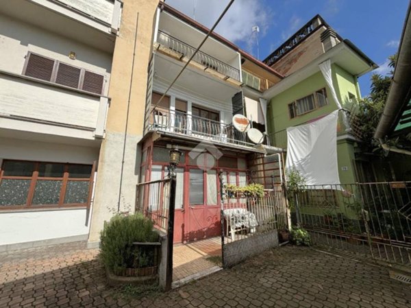 casa indipendente in vendita a Strambino