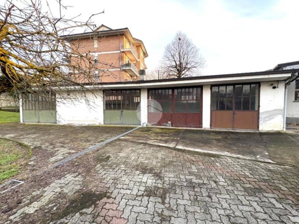 locale commerciale in vendita a Strambino