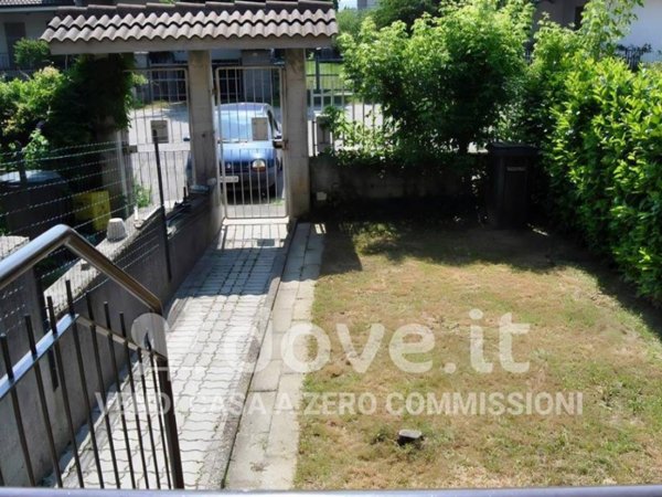 casa indipendente in vendita a Strambino