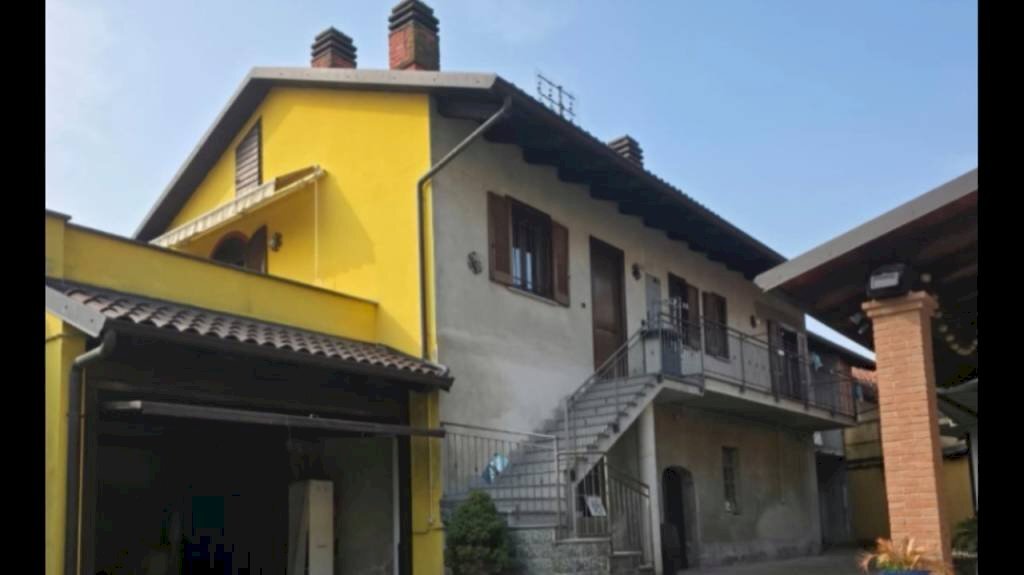 casa indipendente in vendita a Strambino