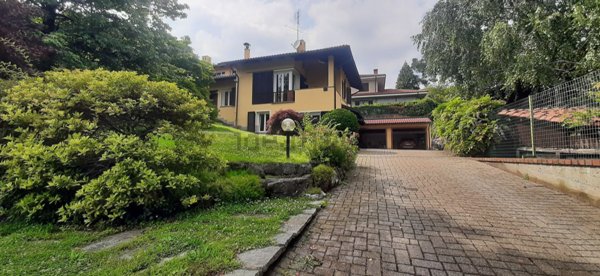 casa indipendente in vendita a Strambino