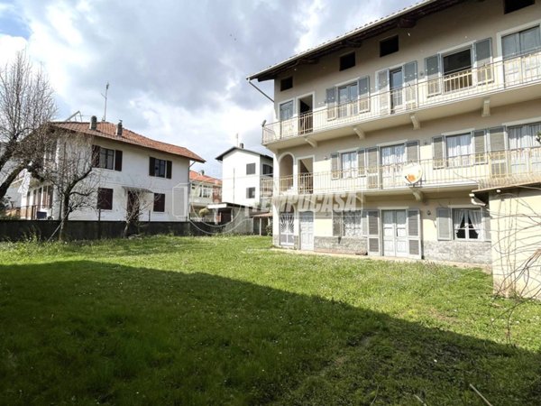casa indipendente in vendita a Strambino