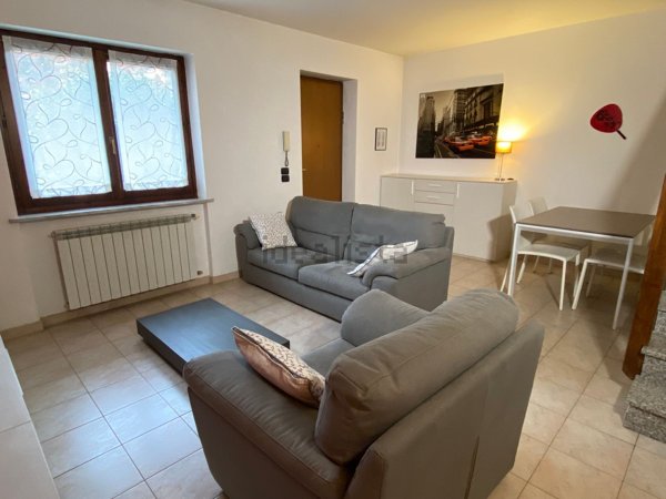 casa indipendente in vendita a Strambino