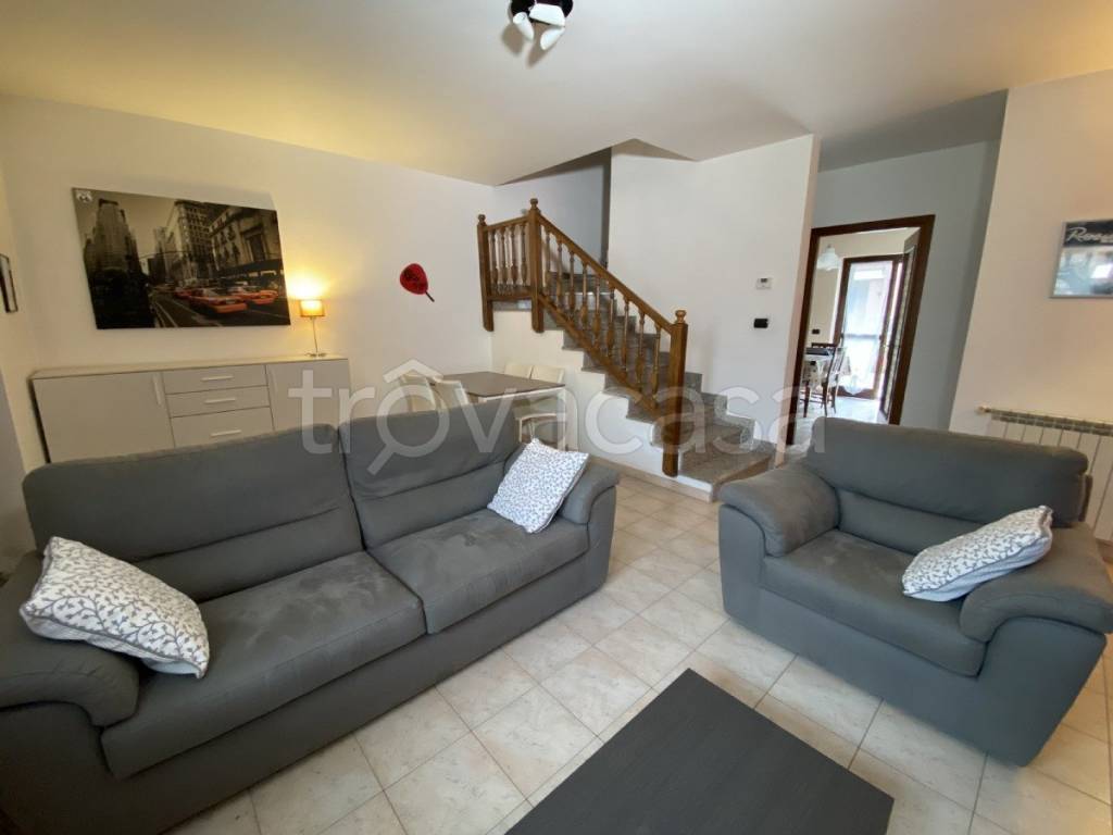 casa indipendente in vendita a Strambino