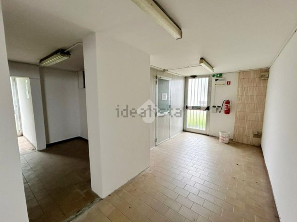 locale commerciale in vendita a Strambino