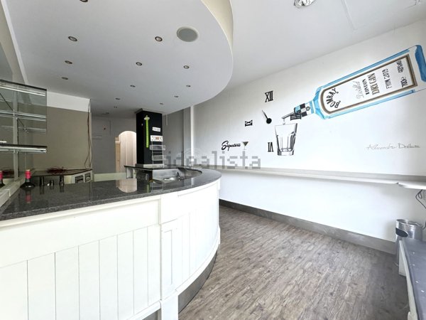 locale commerciale in vendita a Strambino