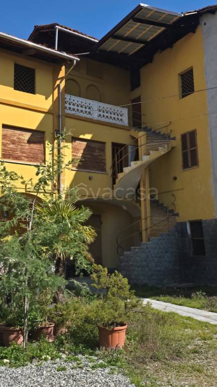 casa indipendente in vendita a Strambino