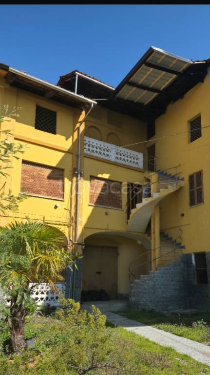 casa indipendente in vendita a Strambino